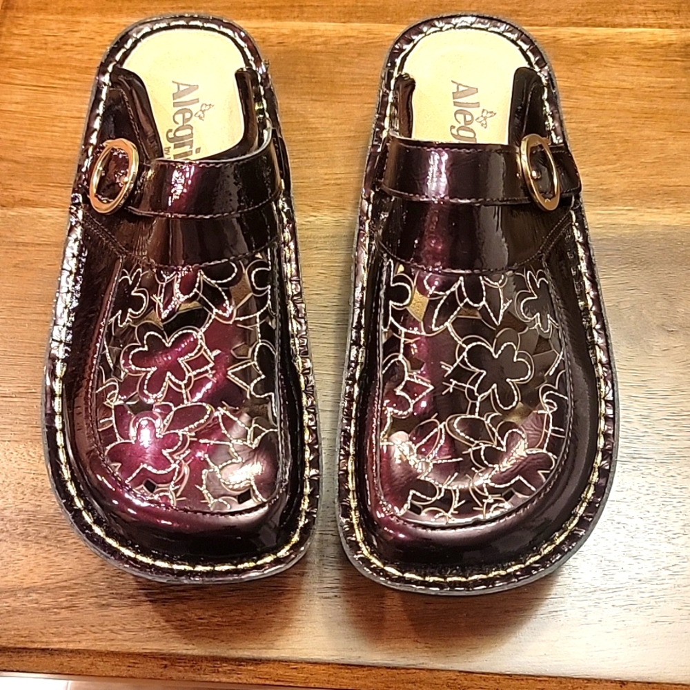 Algeria Clogs. Euro Size 37. US Size 7-7.5. Color plum open daisy
